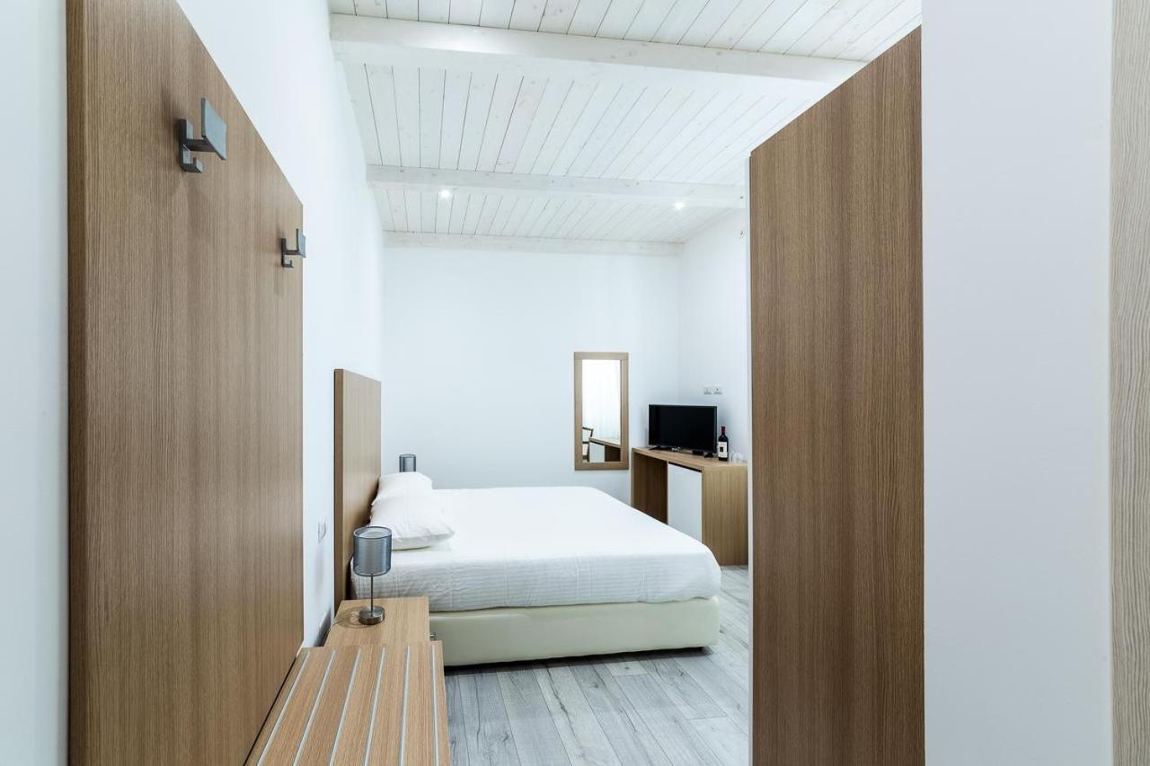 La Promenade Rooms & Suites Olbia Ngoại thất bức ảnh